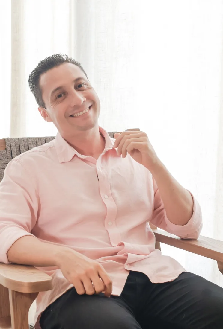 Sergio Tavares sonriendo, cercano y humano