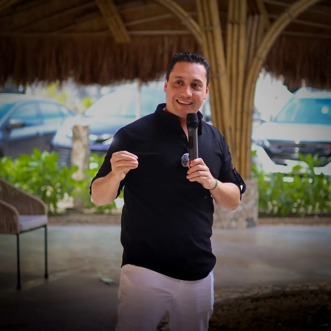Sergio Tavares hablando en un evento del sector inmobiliario
