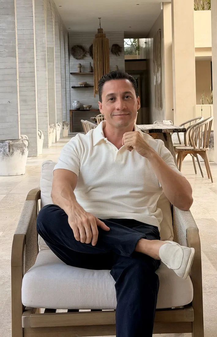 Sergio Tavares en una villa de lujo en la Riviera Maya